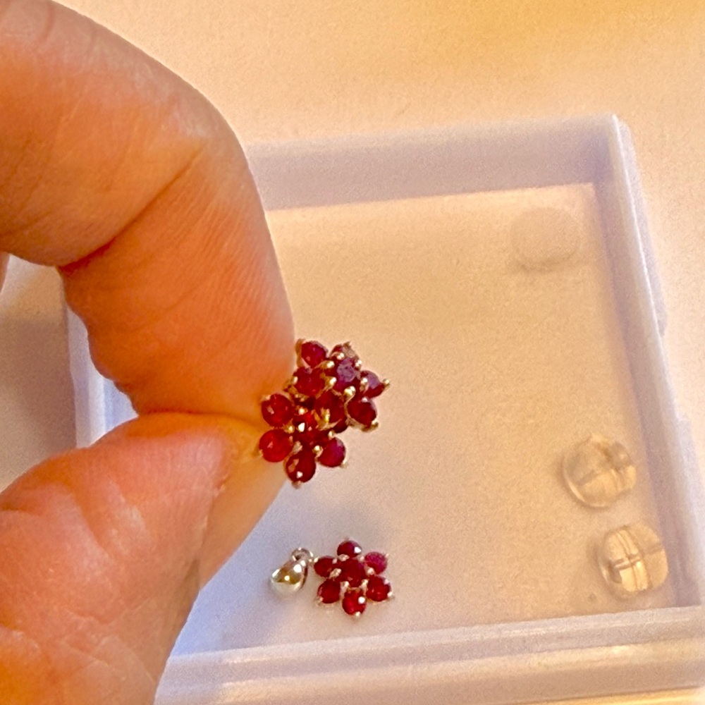 18k Solid Yellow Gold Ruby Flower Set - image 3